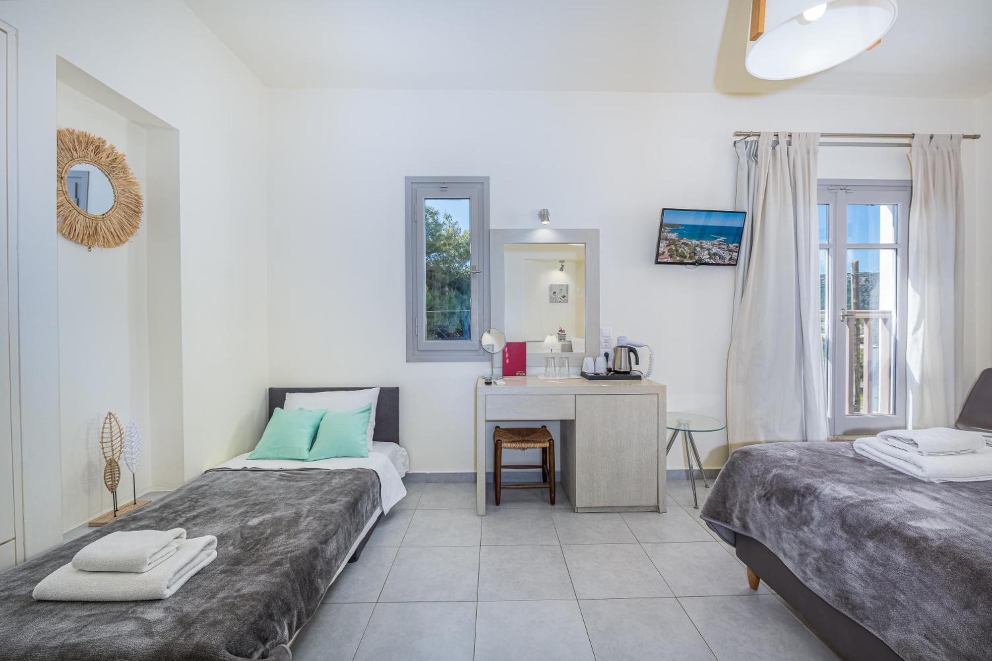 Erato Hotel Agia Marina  Exterior photo